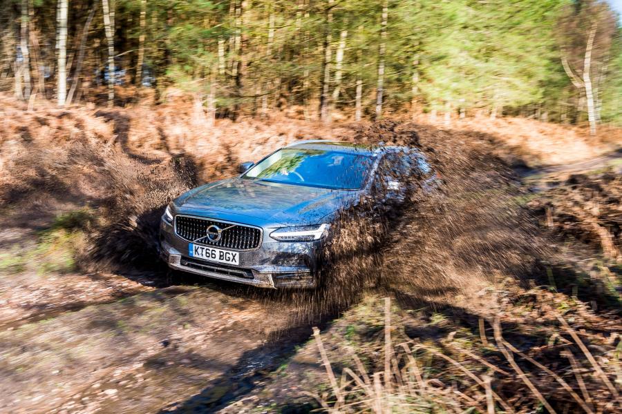  Volvo V90 D5 Cross Country 2017 года  (UK) (фото 5 из 8)